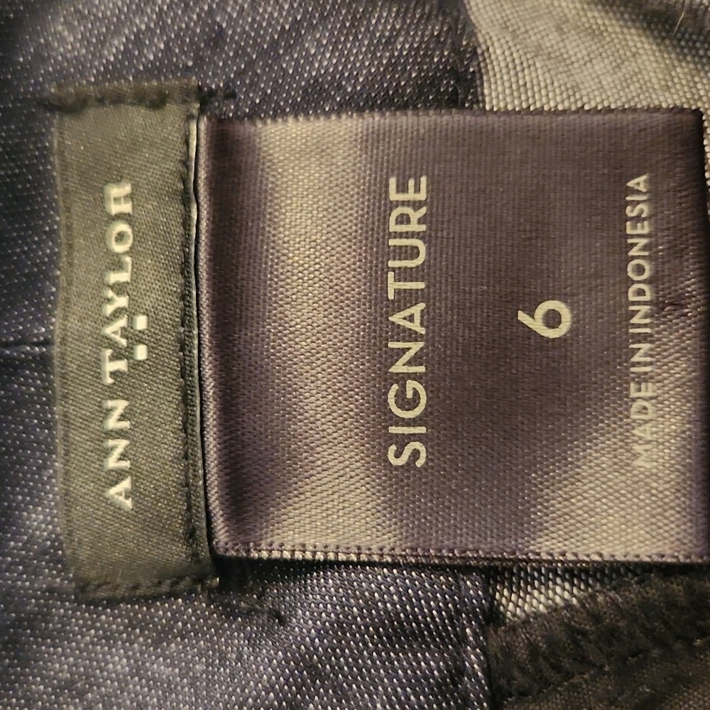 Ann Taylor Signature Dark Blue Shorts - Picture 5 of 6